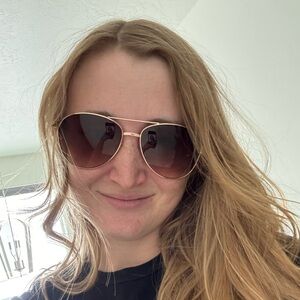 Meet your Posher, Becca